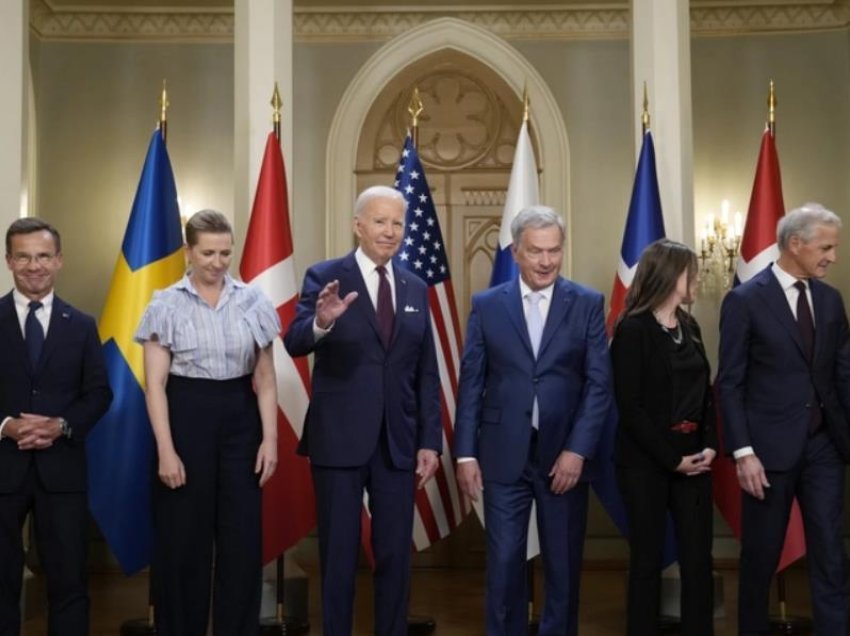 Presidenti amerikan viziton anëtarin më të ri të NATO-s