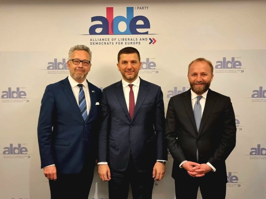 Krasniqi takohet me sekretarin e ALDE-së, flasin për situatën në Kosovë 