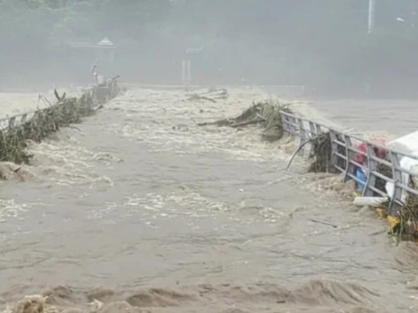 Përmbytjet ‘bëjnë namin’ në këtë vend, raportohet për 7 të vdekur dhe 3 të zhdukur