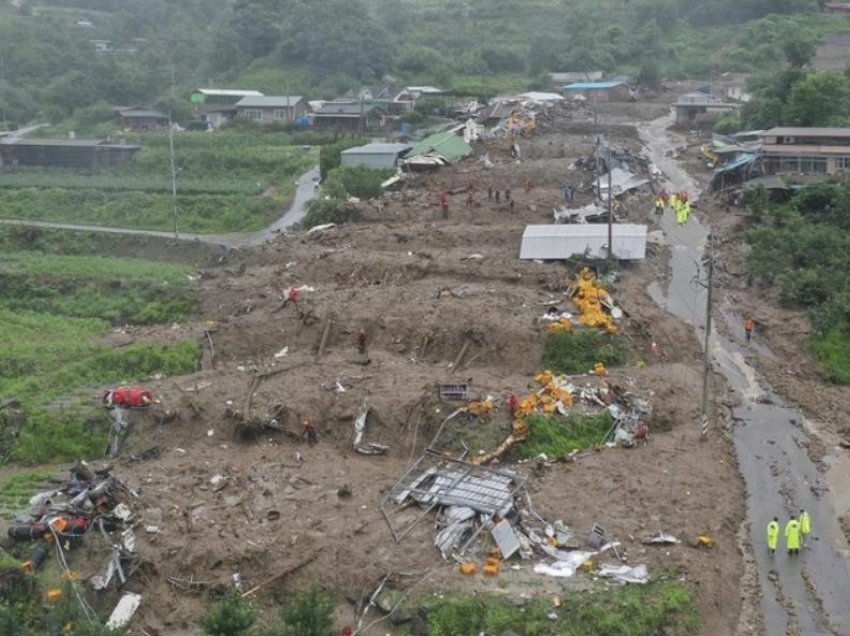 Dhjetëra të vdekur e të zhdukur nga përmbytjet në Korenë e Jugut