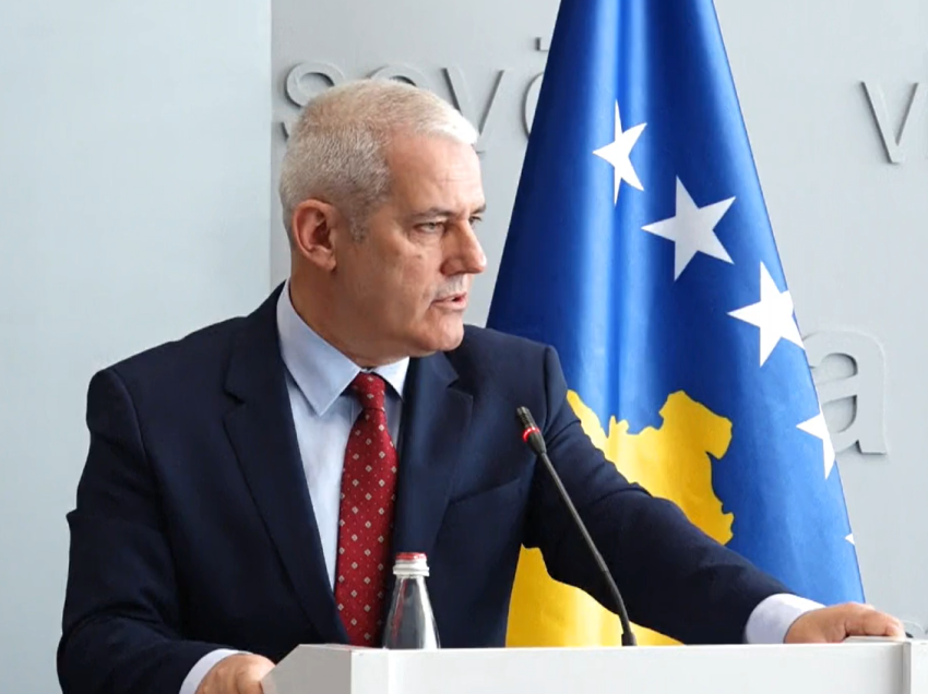 Protesta e veteranëve, Xhelal Sveçla ‘godet’ Berat Buzhalën e Vehbi Kajtazin: Kanë thënë se UÇK-ja ka kryer krime lufte në Kosovë