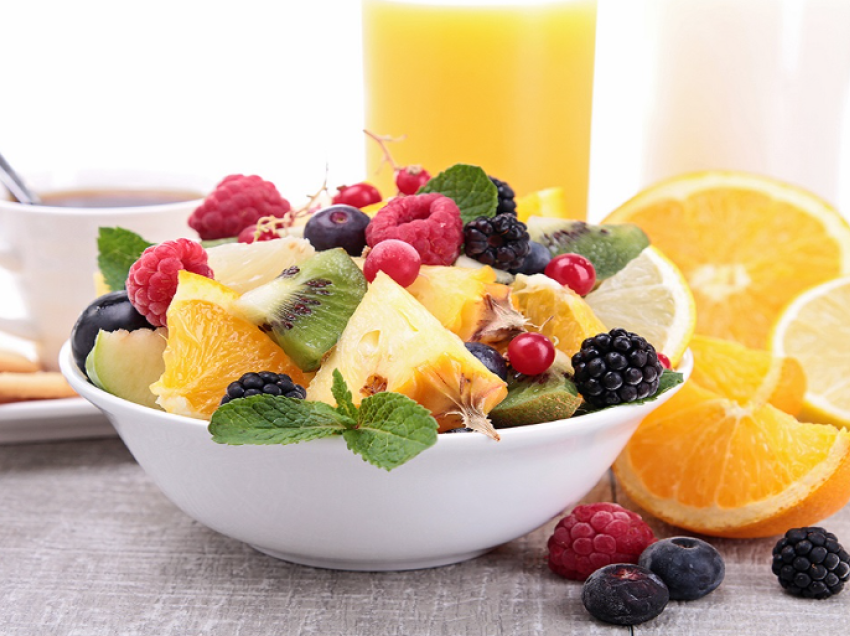 “Të hani gjithmonë fruta me stomakun bosh”, sa i vërtetë është ky mit?!