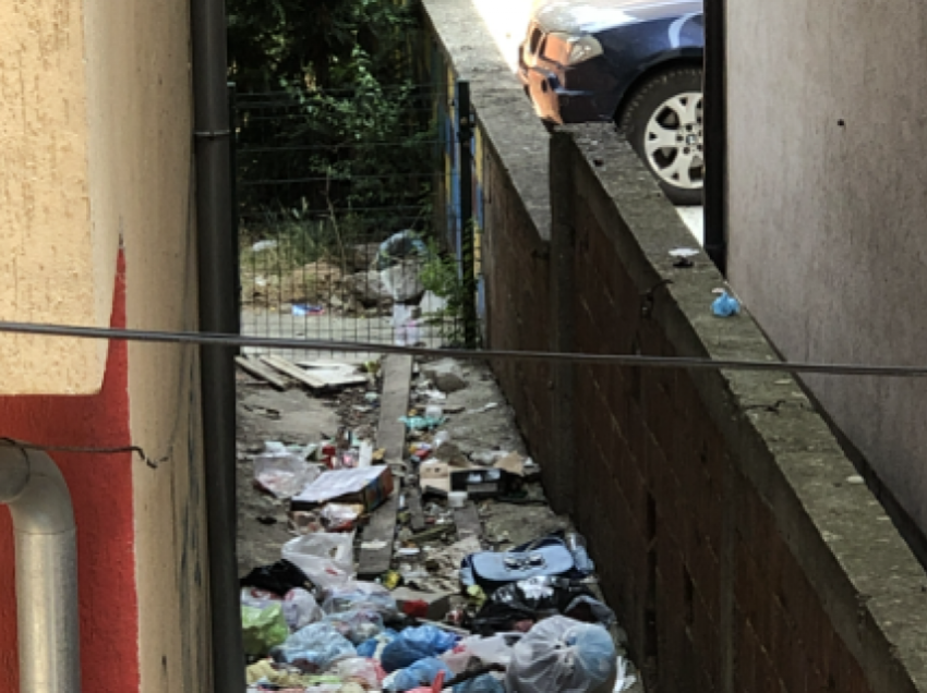 Probleme me mbeturina, ankohen banorët në Fushë Kosovë