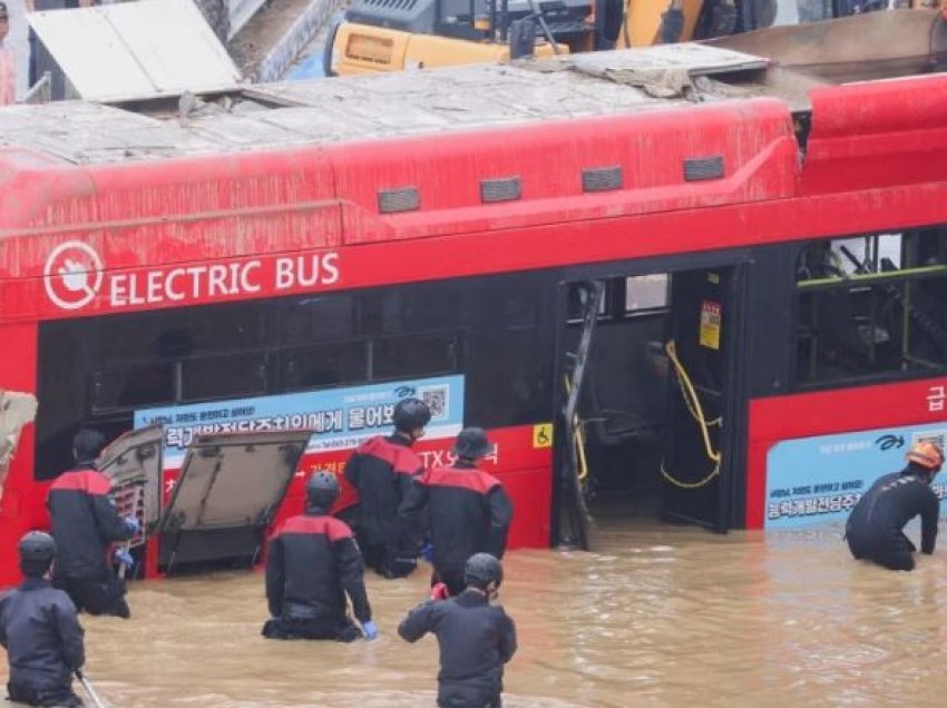Përmbytjet në Korenë e Jugut u marrin jetën të paktën 39 personave