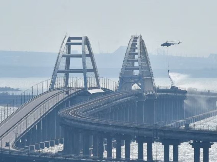 Ndalohet trafiku në urën kryesore që lidh Krimenë me Rusinë