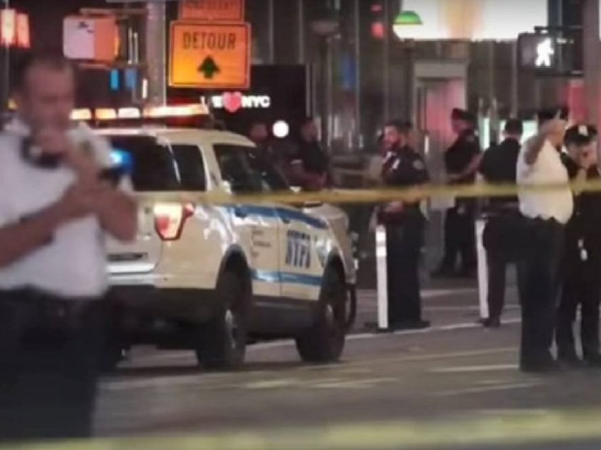 Të shtëna në Times Square, plagosen tre adoleshentë