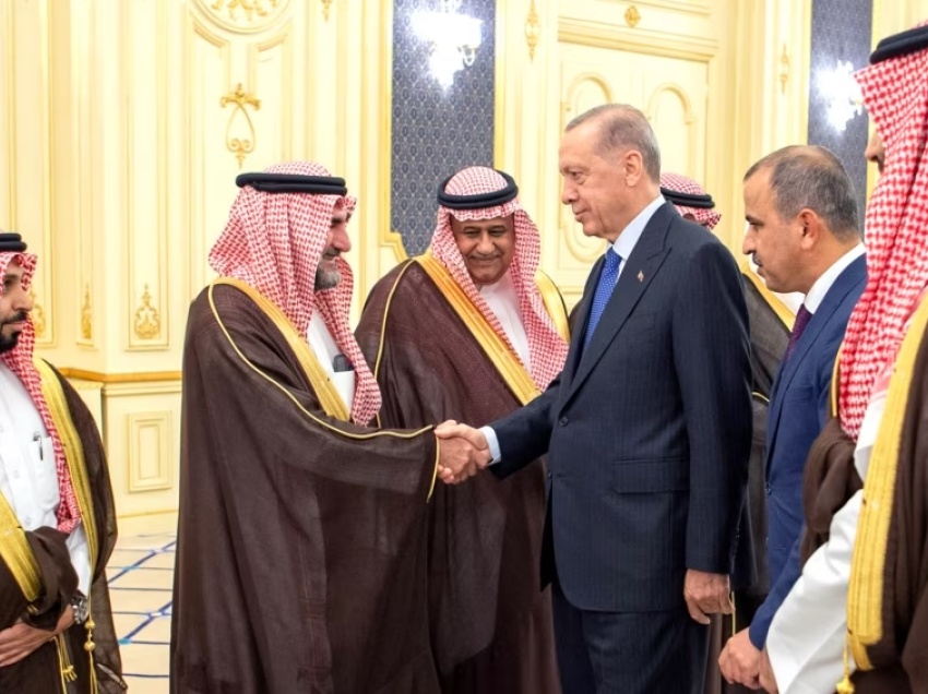 Arabia Saudite blen dronë Bayraktar gjatë vizitës së Erdoganit