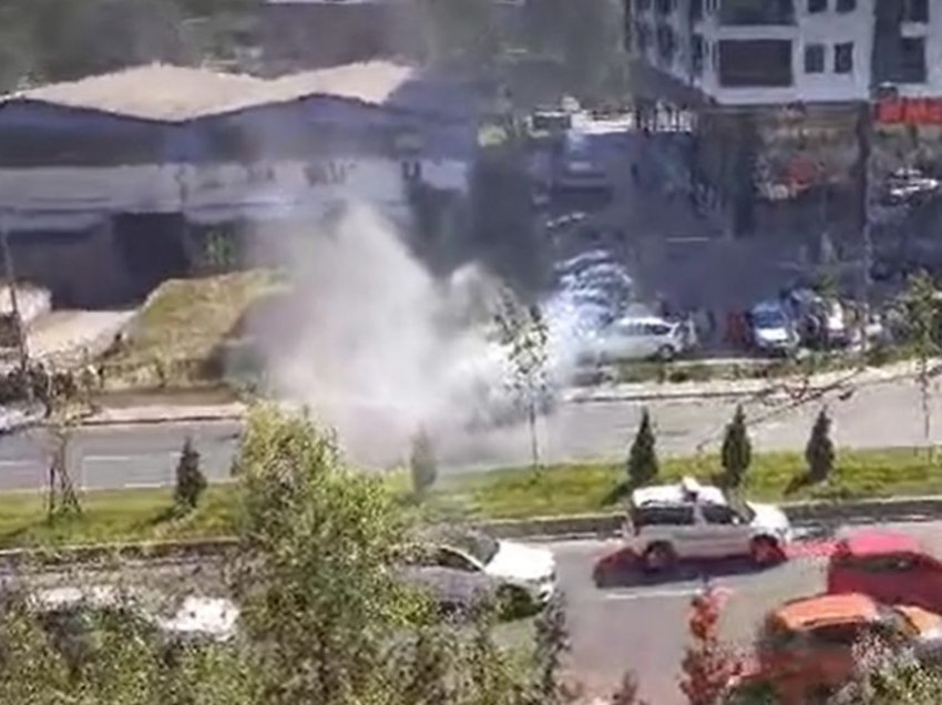 Vetura mori flakë pas aksidentit në Aerodrom të Shkupit, lëndohen dy persona