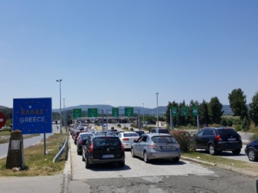 Numër i shtuar i automjeteve në pikat kufitare “Tabanoc” dhe “Bogorodicë”