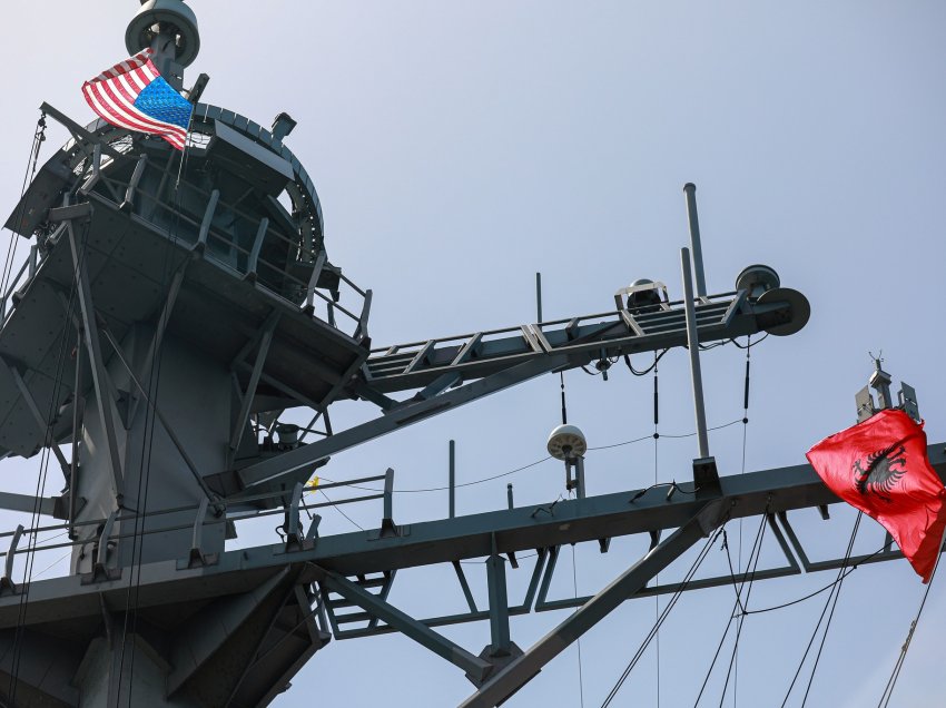 Shkatërruesi amerikan i raketave USS Ramage arrin në Shqipëri