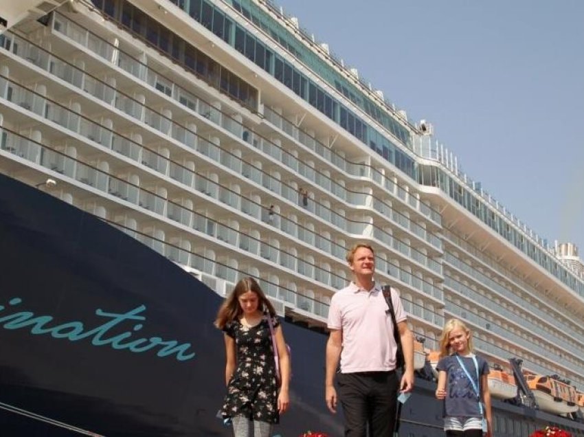 Amsterdami ndalon anijet lundruese për të kufizuar numrin e vizitorëve