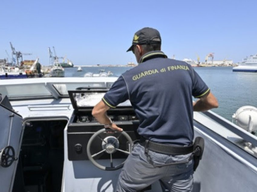 Rreth një ton kokainë u gjet në një barkë peshkimi në Itali