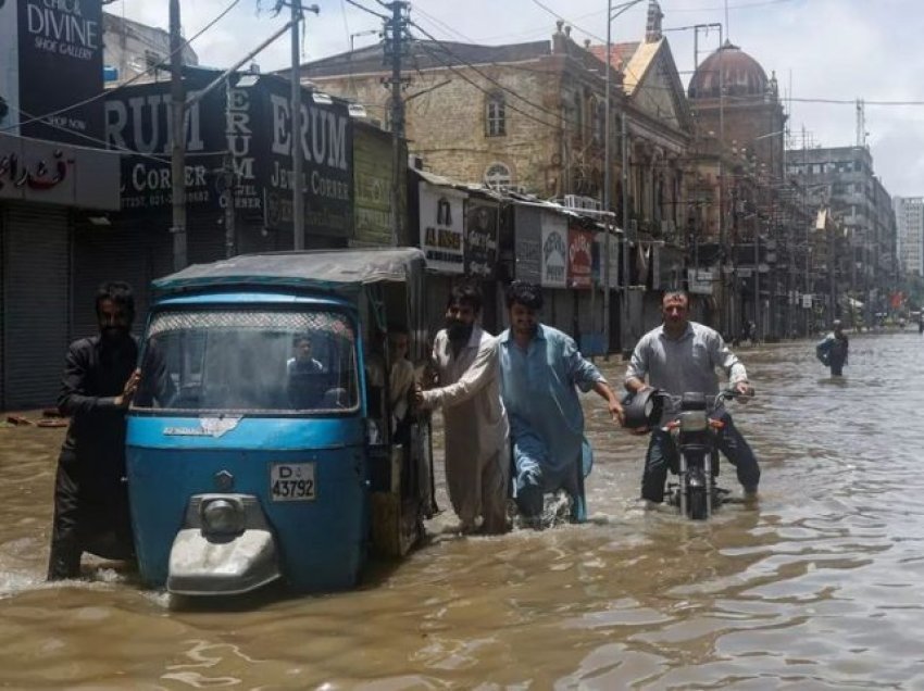 101 viktima dhe 180 të plagosur nga përmbytjet në Pakistan