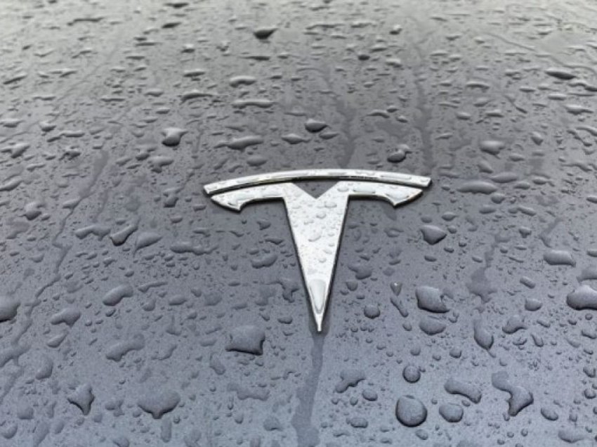 Cili është kuptimi i vërtetë pas logos së Tesla-s?