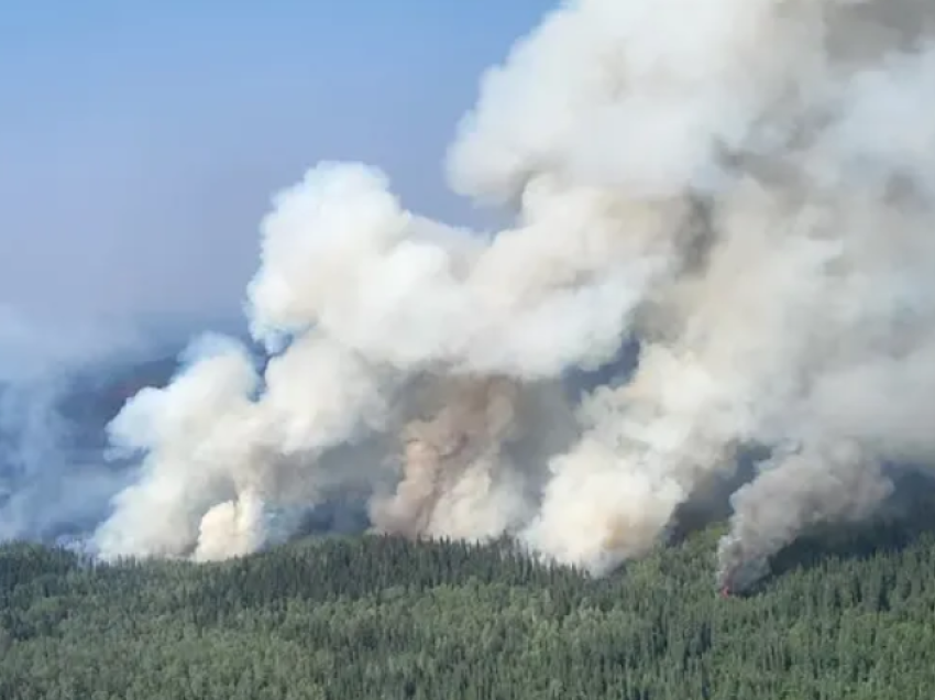 Rrëzohet për vdekje piloti i helikopterit zjarrfikës në zjarret në Kanada