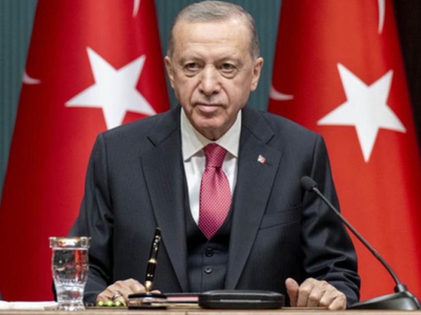 Erdogan mbetet “duarbosh”, si e tradhtoi Rusia - Turqinë me marrëveshjen e grurit