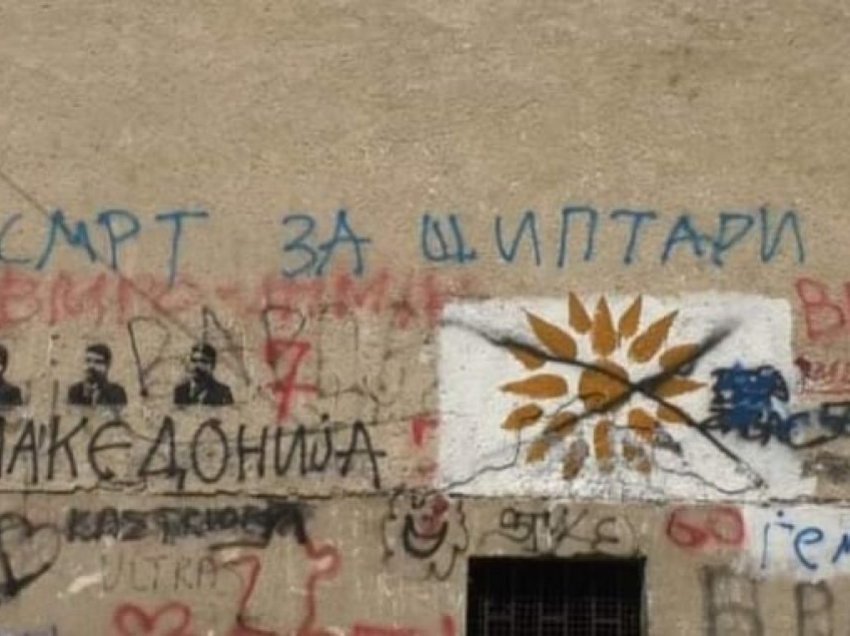 “Vdekje për shqiptarët”, policia arreston autorët e grafiteve në Gostivar