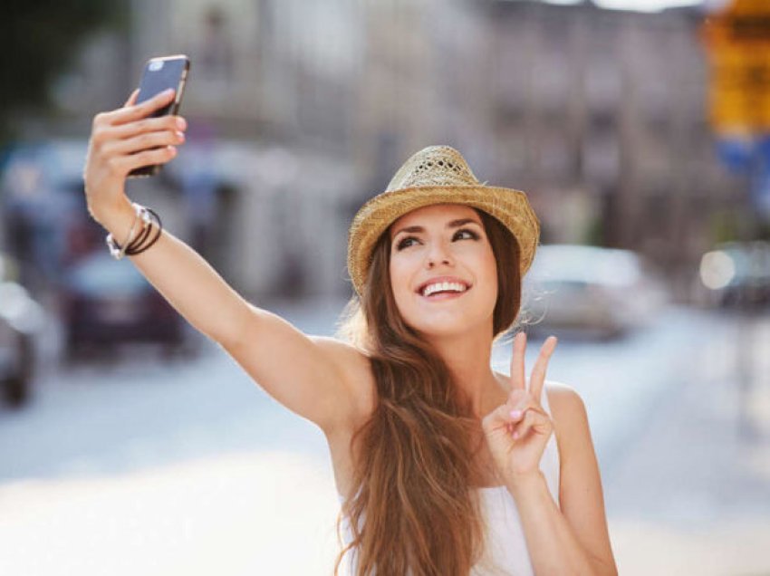 Studimi: Selfiet shkaktojnë kriza epileptike