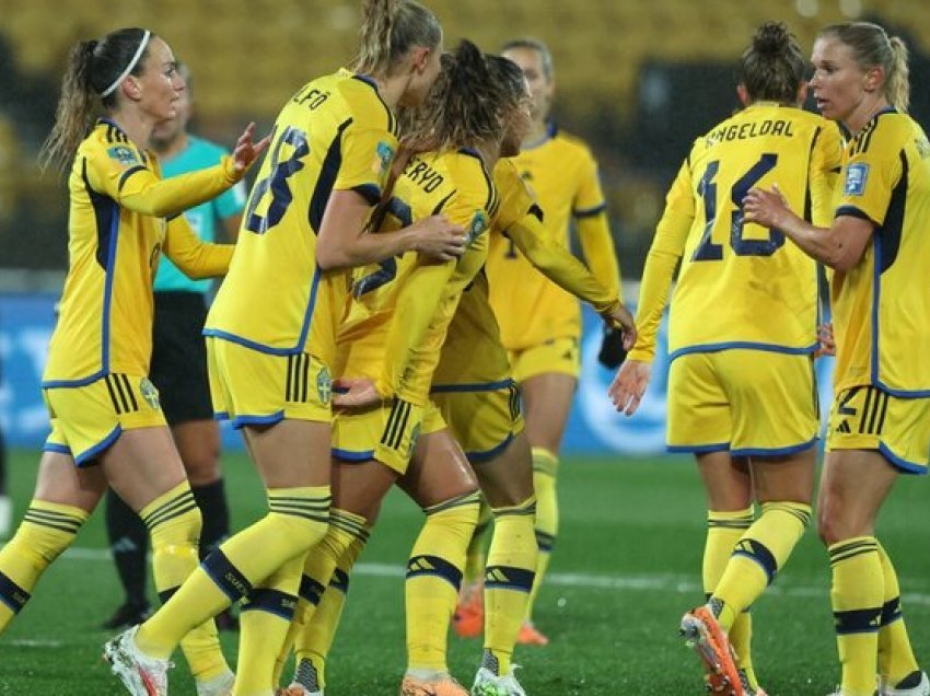 Kosovare Asllani asiston, Suedia fiton në frymën e fundit