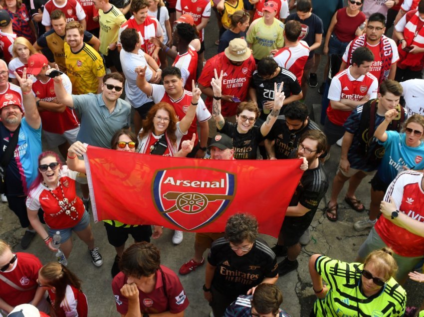 Miqësorja me United, plas grushti mes tifozëve të Arsenalit