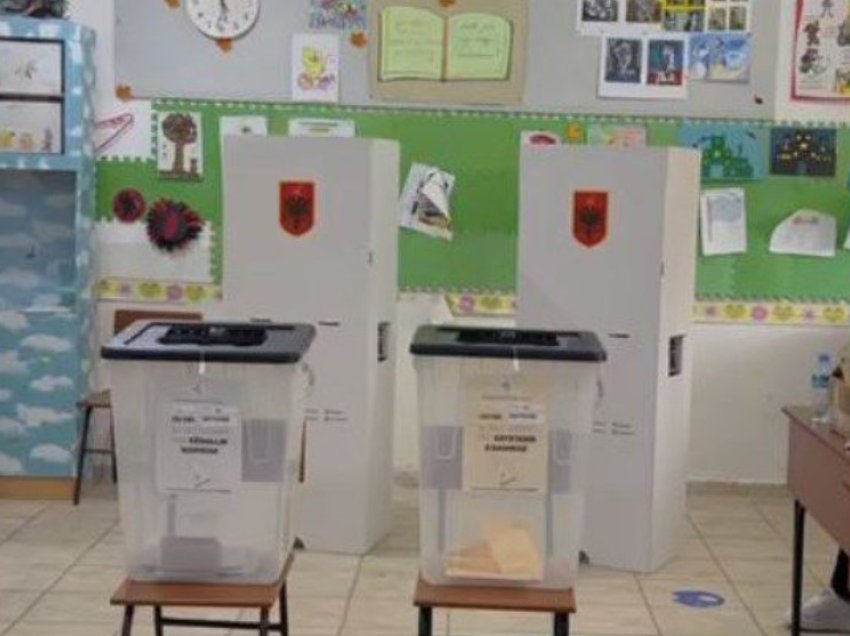 Nis me probleme procesi i zgjedhjeve në Rrogozhinë, komisionerët me vonesë në qendrat e votimit