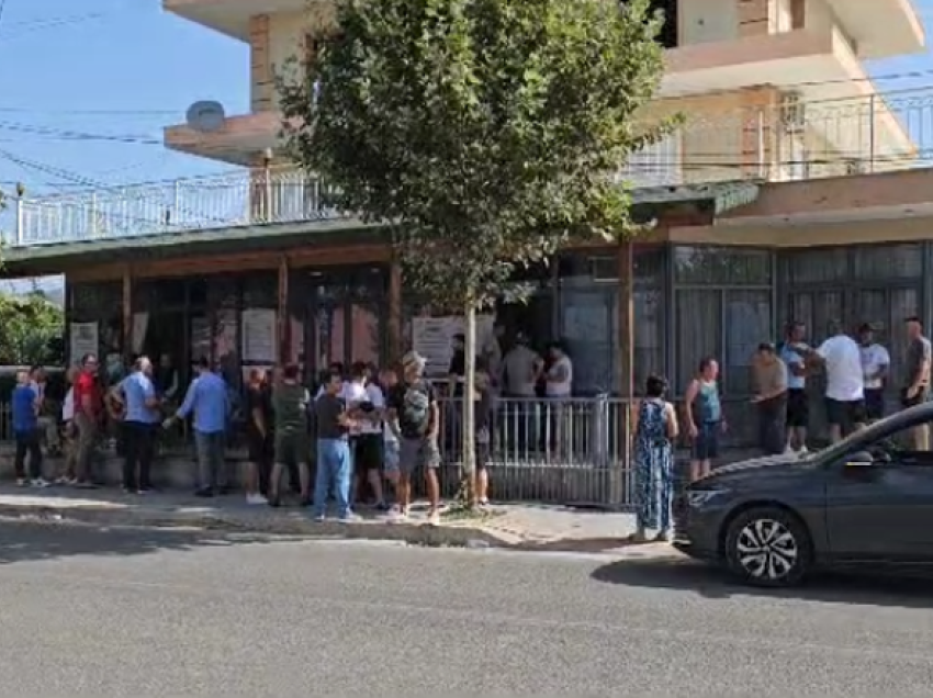 KQZ ndaloi grumbullimet, thyhet rregulli në dy qendrat e votimit në Rrogozhinë