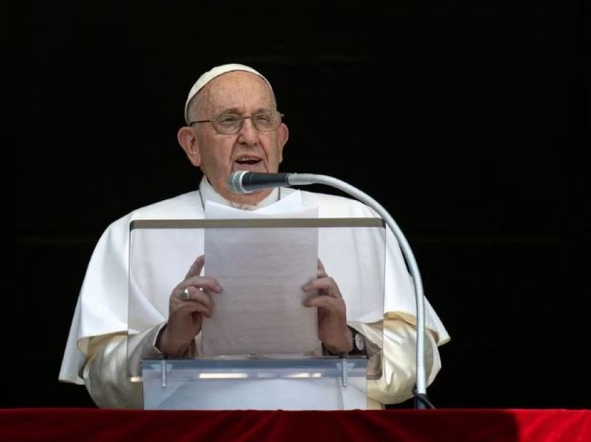 Papa i thotë transgjinorit: ‘Zoti na do ashtu siç jemi’