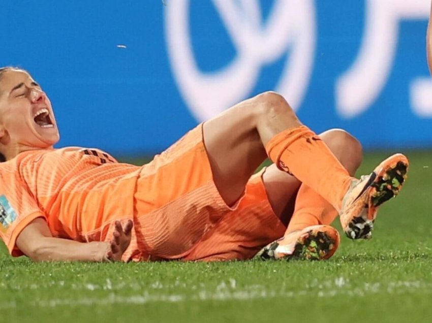 Trajneri i Holandës kërkon “dëmtim”: Ulu në tokë