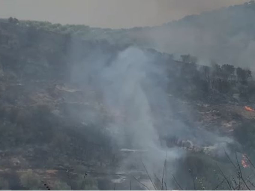 Vatra zjarri aktive edhe në Gjirokastër, forcat zjarrfikëse në ‘luftë’ me flakët