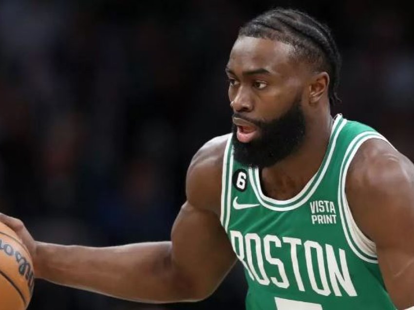 Ylli i Boston Celtics rinovon kontratën