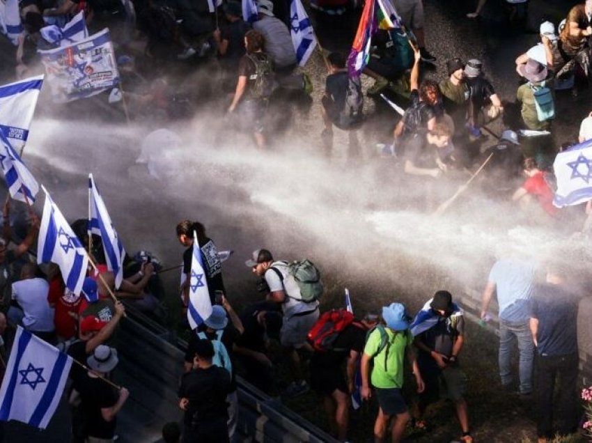 Izrael: Përshkallëzohen protestat kundër ndryshimeve në sistemin gjyqësor  