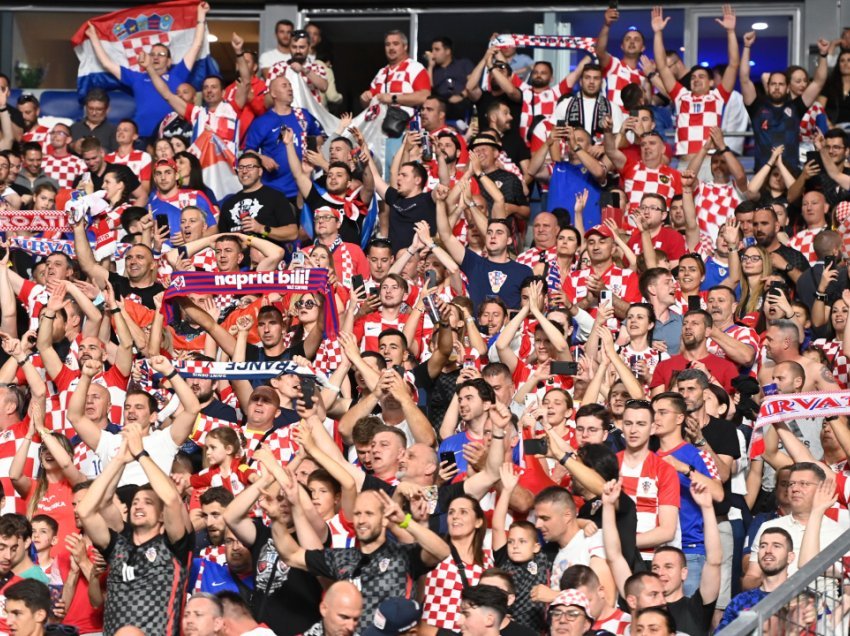 UEFA nuk fal, 150 mijë euro gjobë dhe mbyllje stadiumi për Kroacinë