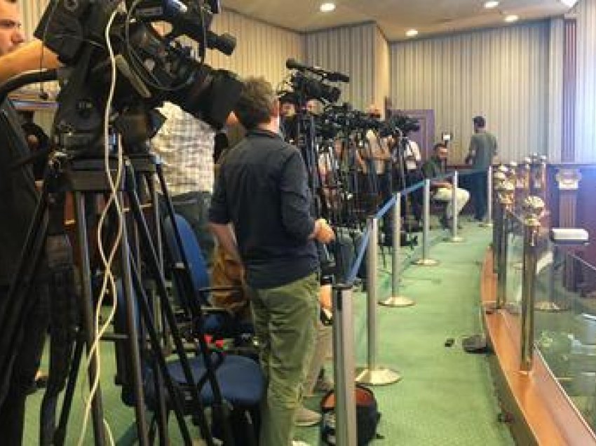AGK-ja del kundër kufizimit të hapësirës për mediat në Kuvend