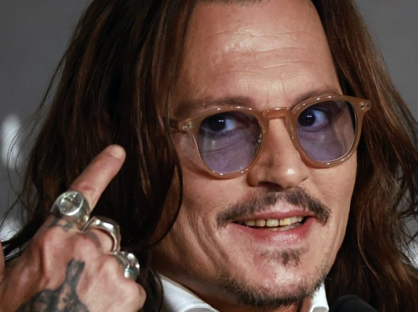 Johnny Depp gjendet pa ndjenja në një dhomë hoteli në Budapest