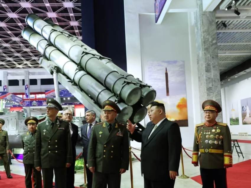 Lideri i Koresë së Veriut ia reklamon raketat e ndaluara ministrit rus