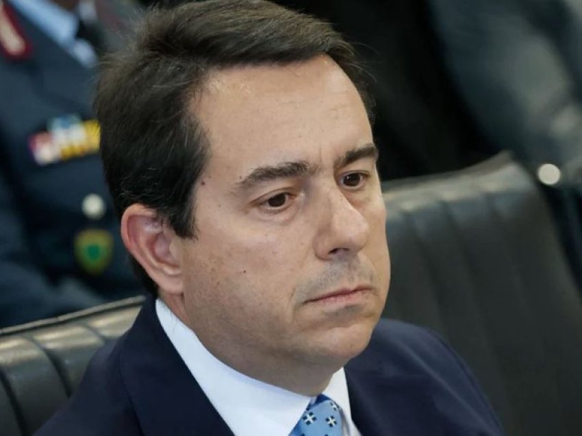 Ministri grek i Mbrojtjes merr vendimin e papritur