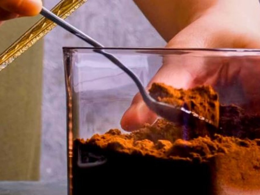 Si ndikon kafeja në organizmin e njeriut në temperatura të larta?
