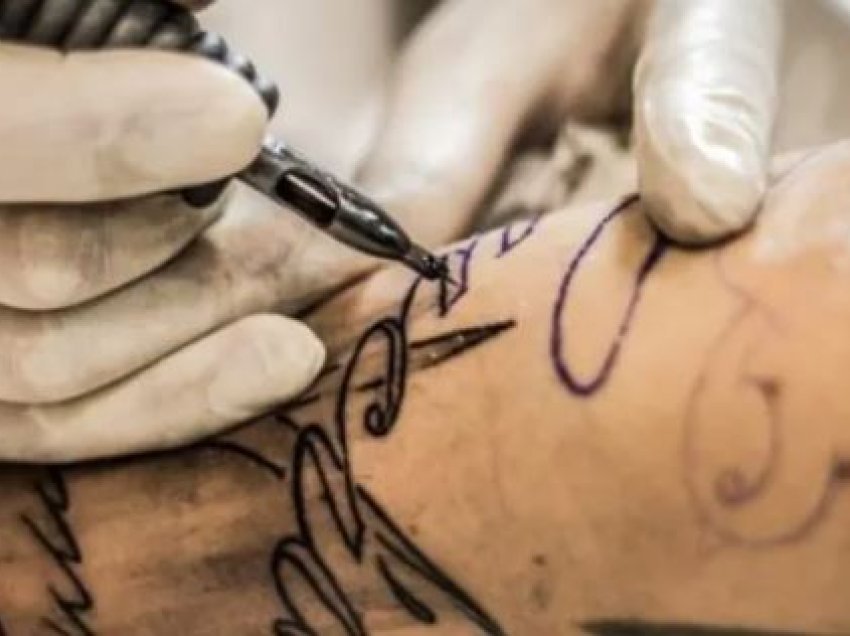 Si ndihen meshkujt për femrat me tatuazhe?
