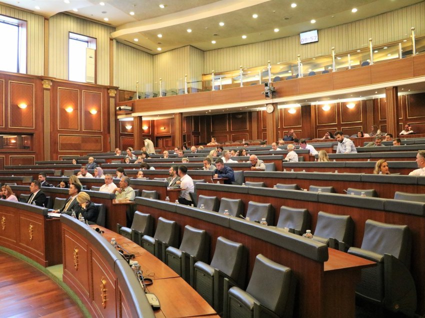 Dështim apo sukses, komentohet puna në Kuvendin e Kosovës – analistët ‘shpërthejnë’ me kritika ndaj deputetëve