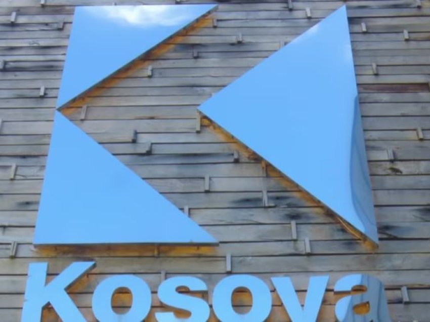 Reagime të ashpra për çështjen e Klan Kosovës; Kurti mbron vendimin