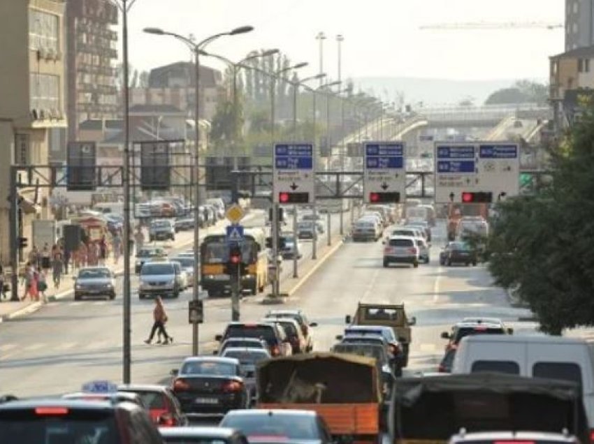 Mërgimtarët shtojnë qarkullimin në trafik, kërkohet kujdes më i madh