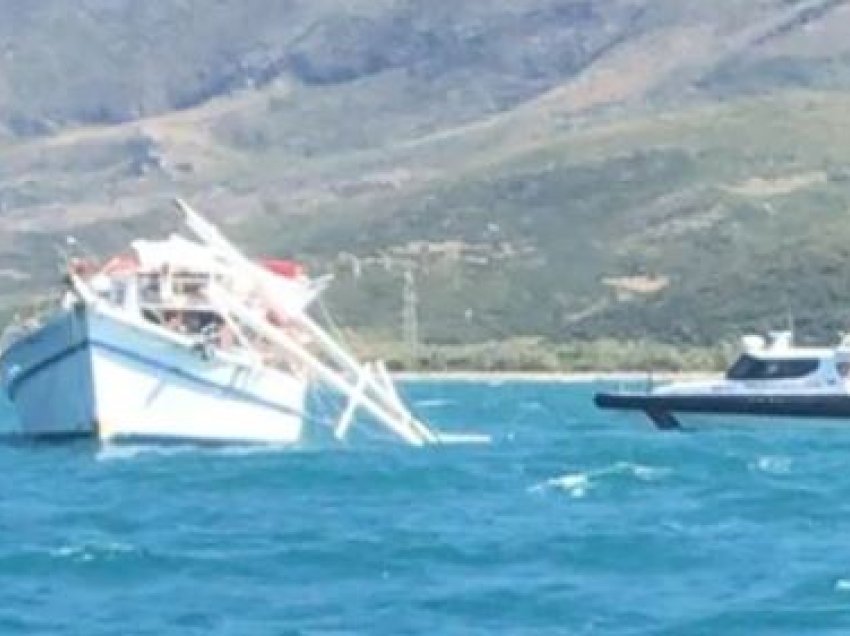 Anija turistike pësoi defekt në mes të detit në Karaburun, Policia u vjen në ndihmë 28 turistëve