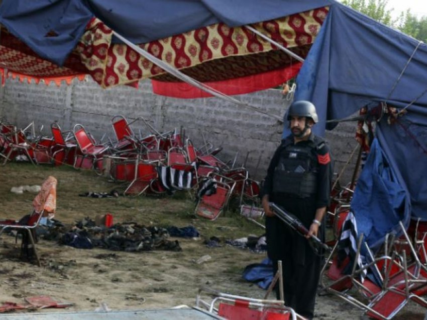 Shkon në 54 numri i të vdekurve nga shpërthimi kamikaz në Pakistan