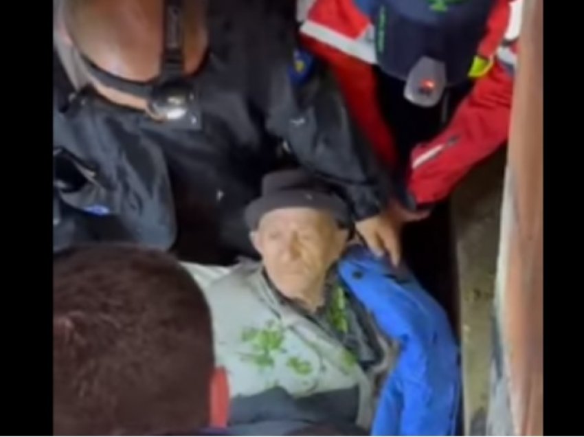 U raportua i zhdukur, momenti kur shpëtohet 84-vjeçari nga Prishtina që kishte rënë në një gropë