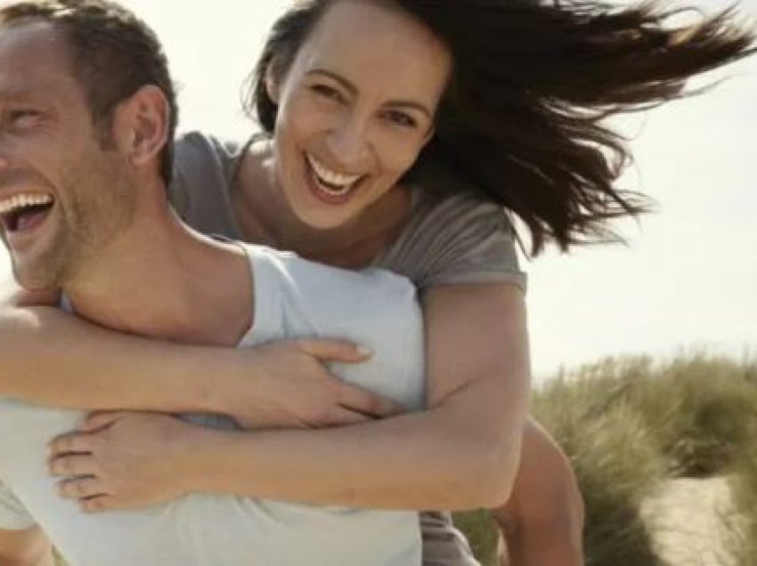 Çiftet e lumtura shtojnë më shumë peshë, sipas studimit