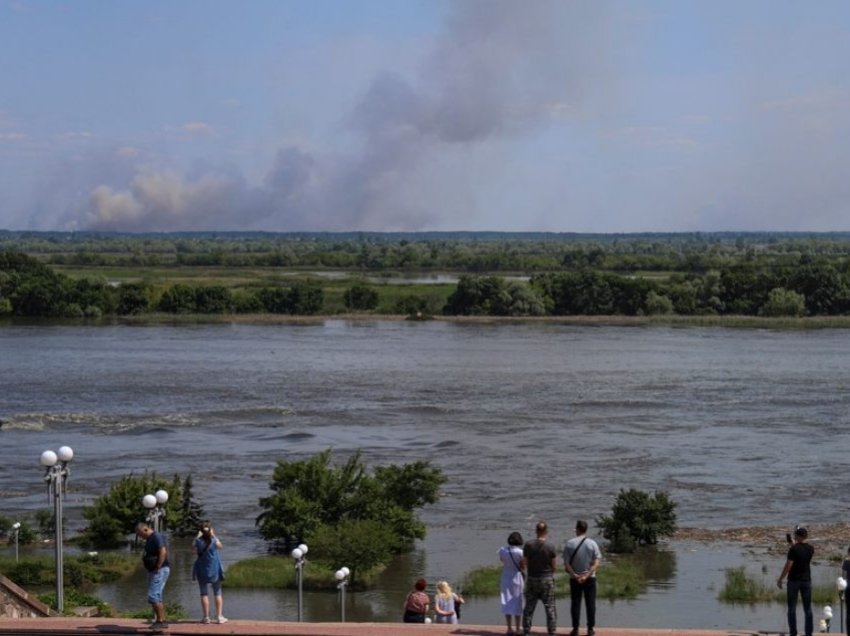 Më shumë se 17 mijë njerëz po evakuohen nga autoritetet ukrainase pas shpërthimit të digës në Kherson