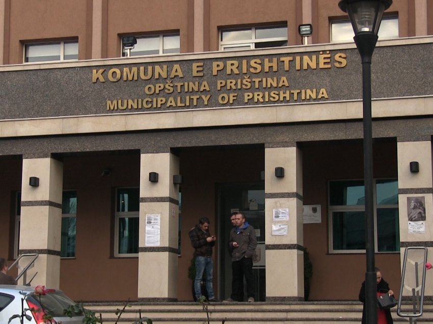Prishtinë: Asambleistët e opozitës dhe kryesuesi i kuvendit s’po marrin pjesë në seancën solemne