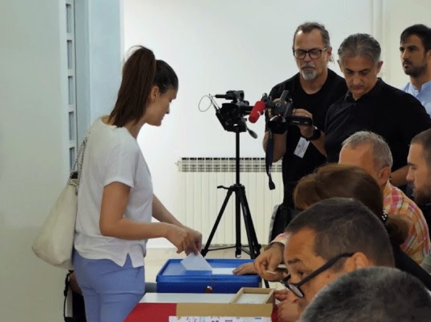 Mbyllen qendrat e votimit në Mal të Zi