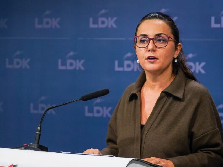 Lushaku-Sadriu: Bojkotimi i pritjes shtetërore nga ambasadorët e QUINT-it humbje për Kosovën
