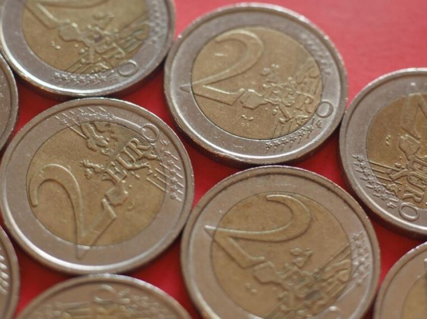 Pse monedha dy euro po shkakton shumë probleme në Kosovë?